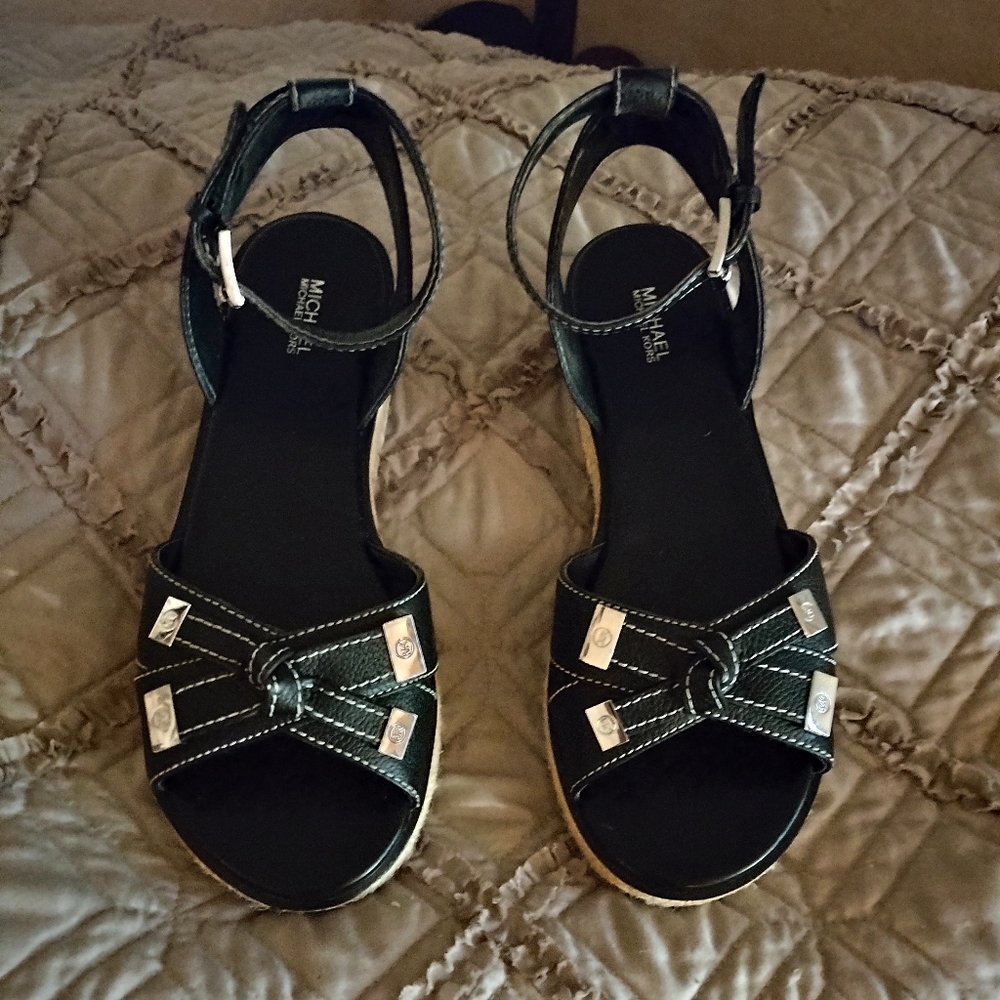 Like New Michael Kors Black Leather Sandals with Decorative Bows